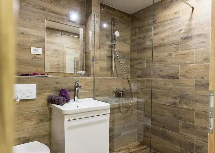 Hotell Apinelo 4*